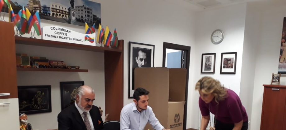 Las mesas de votación para la Consulta Popular Anticorrupción abrieron con normalidad en Bakú, Azerbaiyán